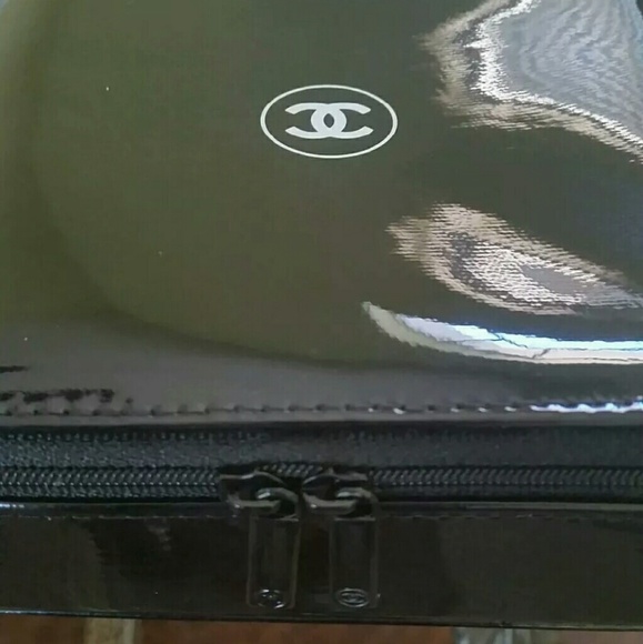 🎉Only 1 Left 🎉 Chanel hard case makeup bag - Picture 3 of 4