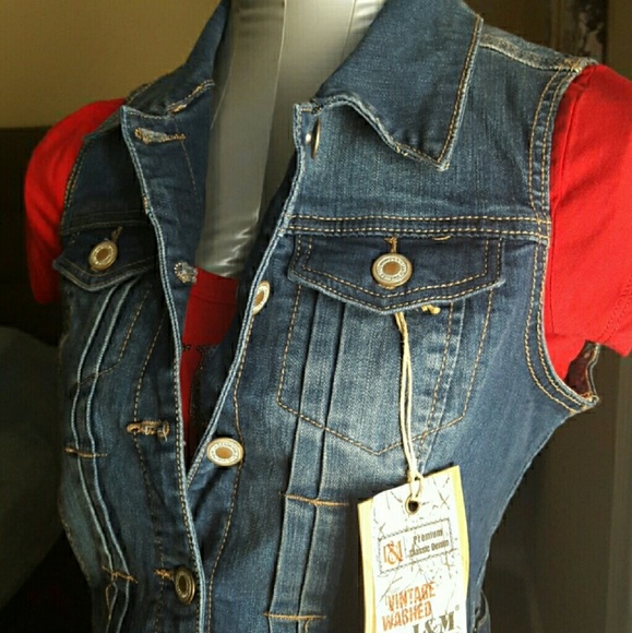 💕💕NWT Denim Vest - Picture 2 of 4