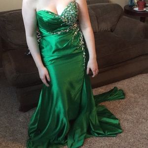 Stunning prom/pageant dress! Make me an offer‼️‼️