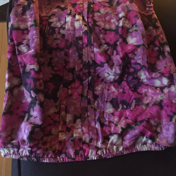 Ann Taylor Petit tank. Perfect for summer! - Picture 3 of 4