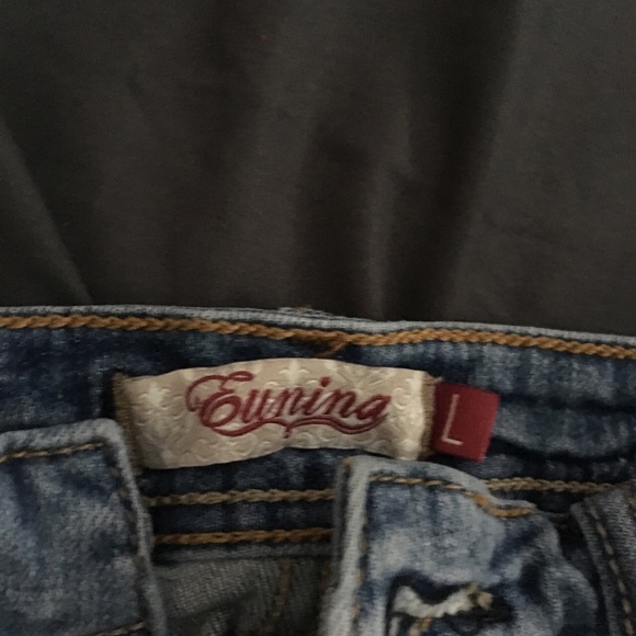 Shorts - Picture 3 of 4