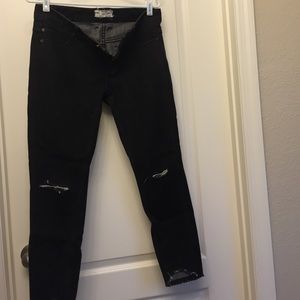 Free People distressed crop skinny