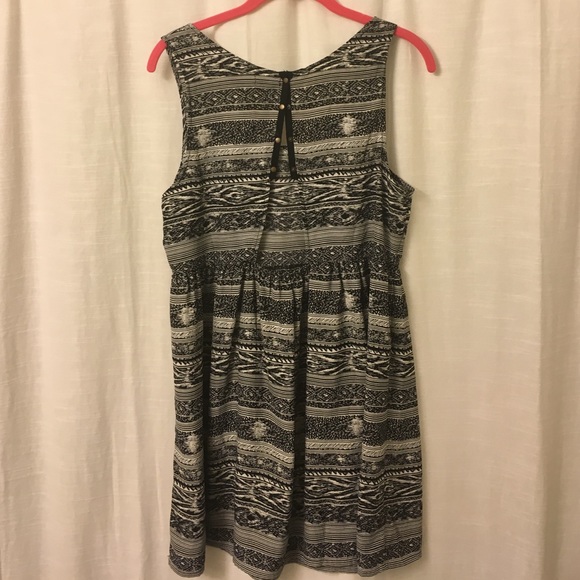 Dress - Picture 2 of 4