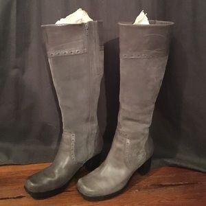 Clarks Low Heeled Gray Suede and Leather Boots