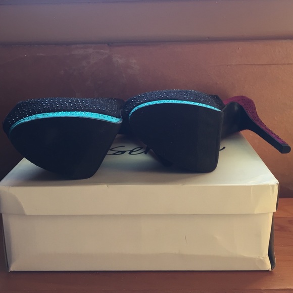 Brand new in box heels - Picture 2 of 4