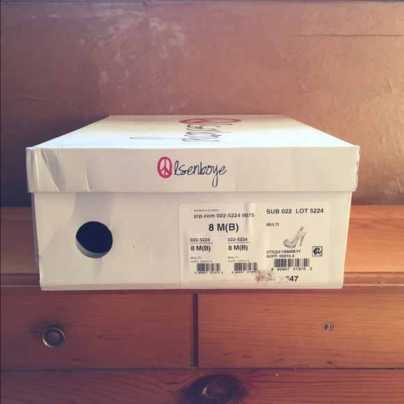 Brand new in box heels - Picture 4 of 4