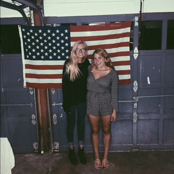 WELCOME TO MY CLOSET - Picture 3 of 4