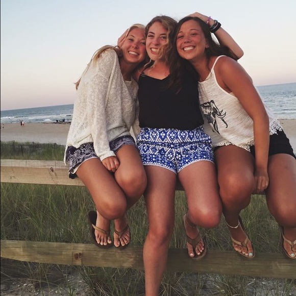 WELCOME TO MY CLOSET - Picture 4 of 4