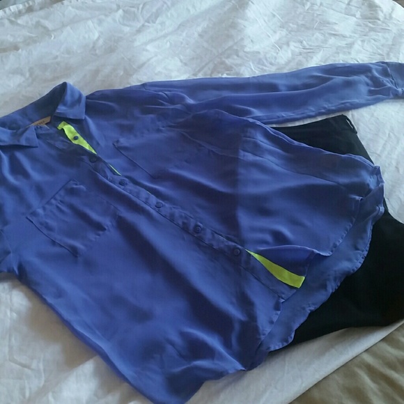 Periwinkle Collared Blouse - Picture 3 of 4