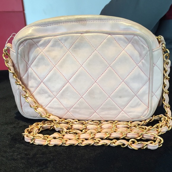 100% Auth Chanel - Picture 2 of 4