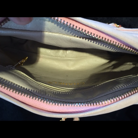 100% Auth Chanel - Picture 3 of 4