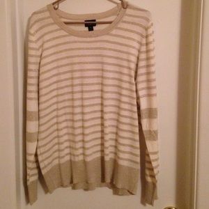 Long-sleeved gold striped shirt