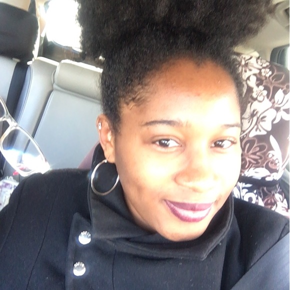 Meet your Posher, Amoni