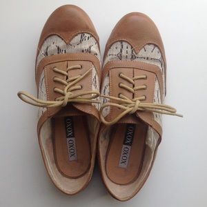 Vintage Style Laced Up Flats (Shoes)