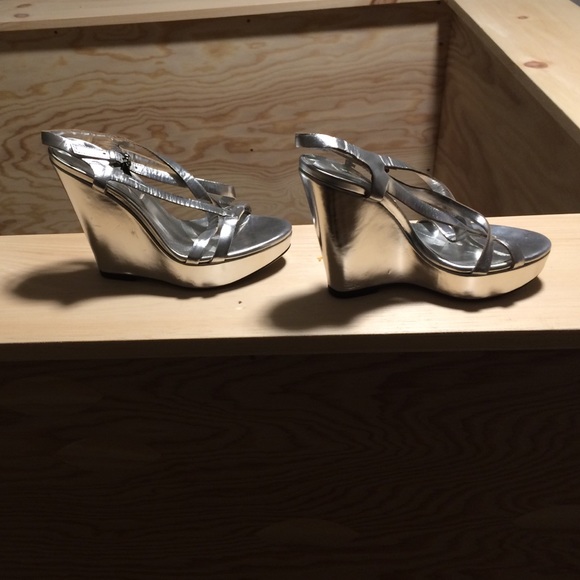 Burberry metallic silver wedges size 6 - Picture 3 of 4