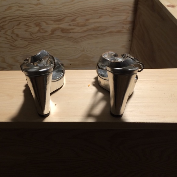 Burberry metallic silver wedges size 6 - Picture 4 of 4