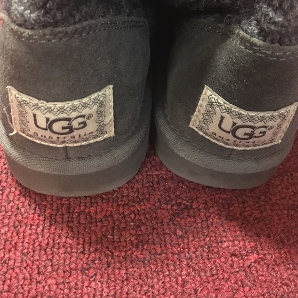 GRAY SWEATER UGGS
