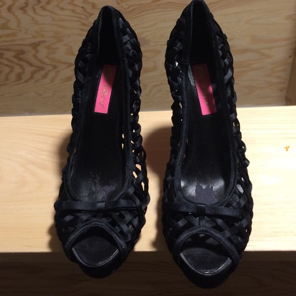 Never worn Betsey Johnson pumps size 6