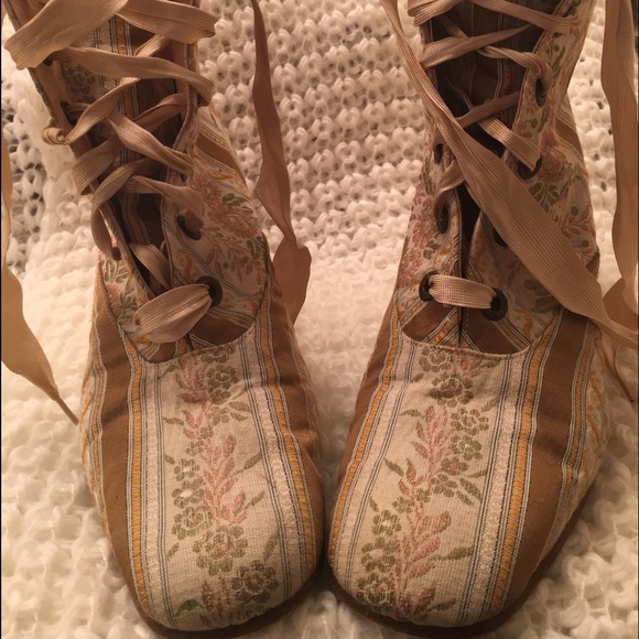 Rare Beautiful Kenneth Cole Boots