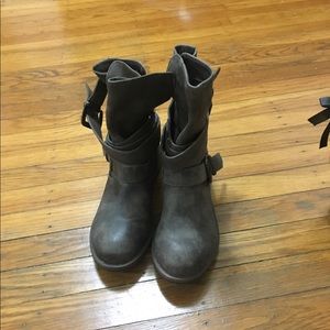 Flat booties, worn once