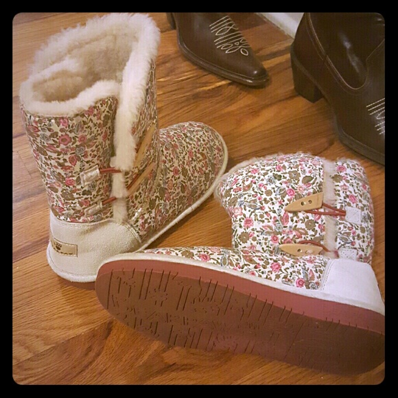 SOLD Bearpaw floral boots.