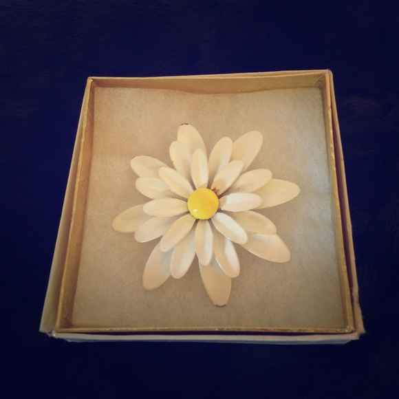Flower pin