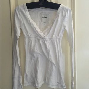 white abercrombie v neck long sleeve