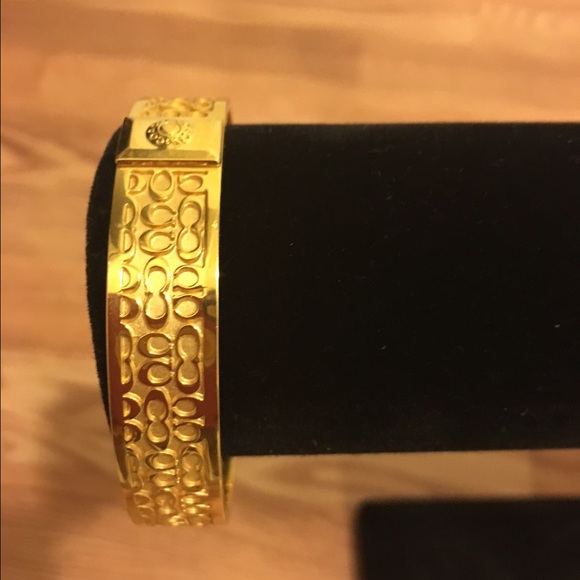 Coach Signature Bangle Bracelet Gold/Gold