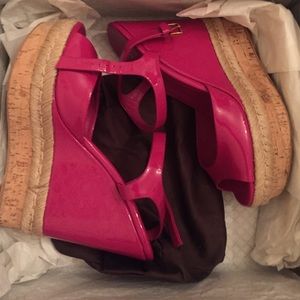 Gucci pink patent wedges 36