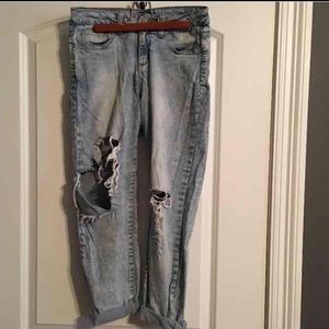 Super distressed boyfriend jeans!