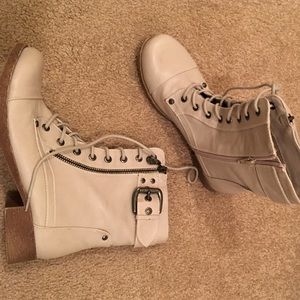 Guess boots