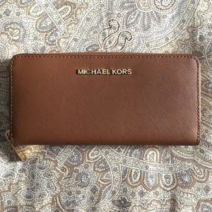 💞SALE!!!💞Michael kors large jet set wallet