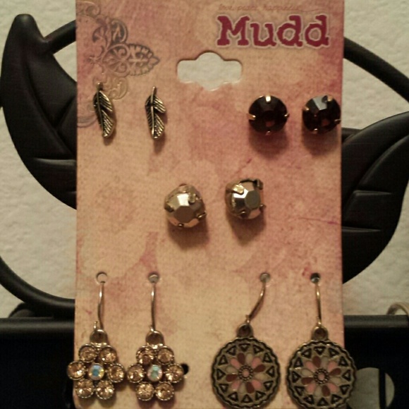 Mudd Jewelry - Earrings 5 pairs new in package