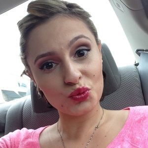 Meet your Posher, Ewa