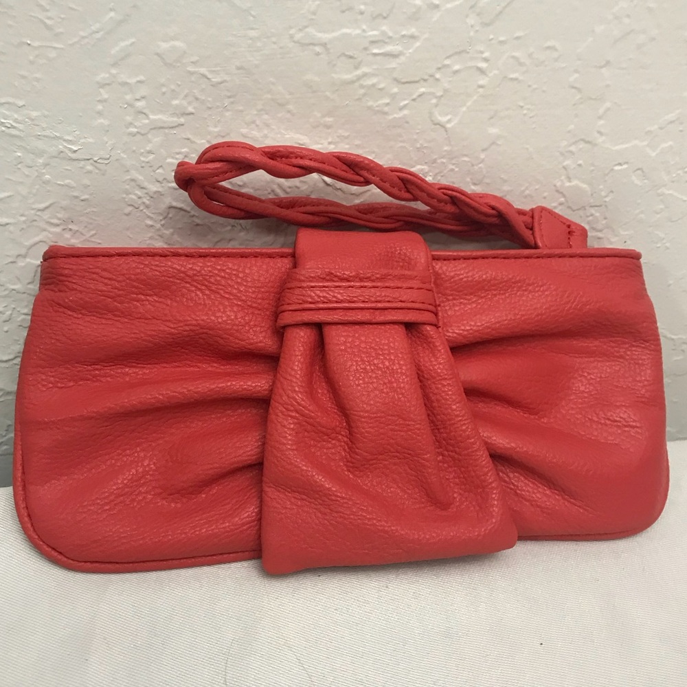 Express twist handled wristlet