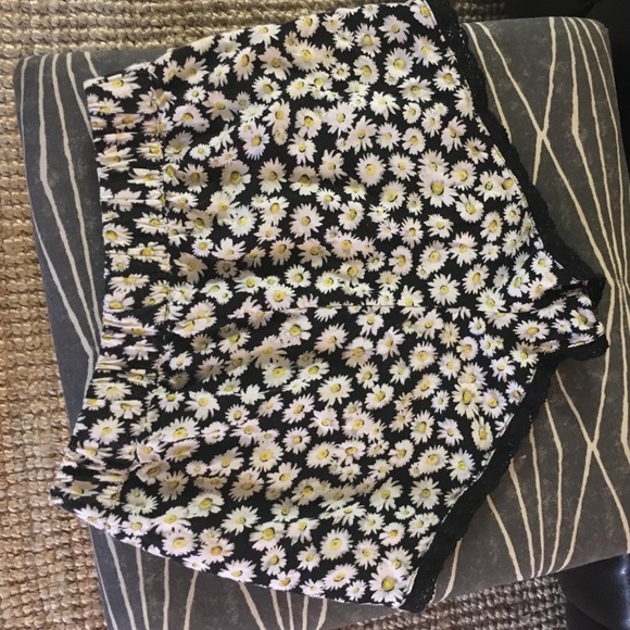 Daisy shorts - Picture 3 of 3