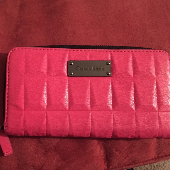Zip around wallet