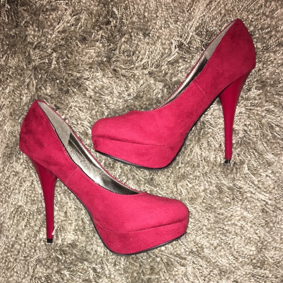 Red Pumps with Platform - Picture 1 of 2