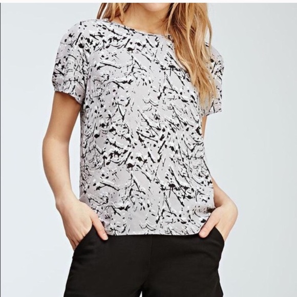 F21 Tops - 🎉HP🎉Gray paint splatter blouse