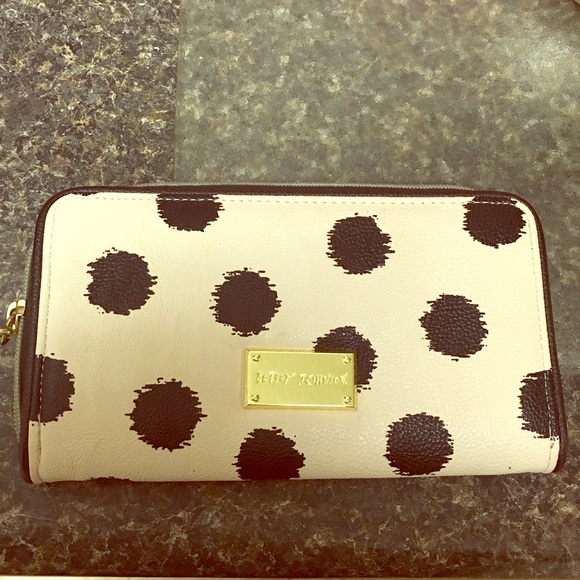 Zip around wallet