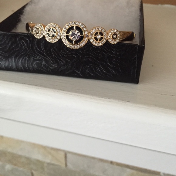 Beautiful Gold Plated Bracelet. - Picture 2 of 4