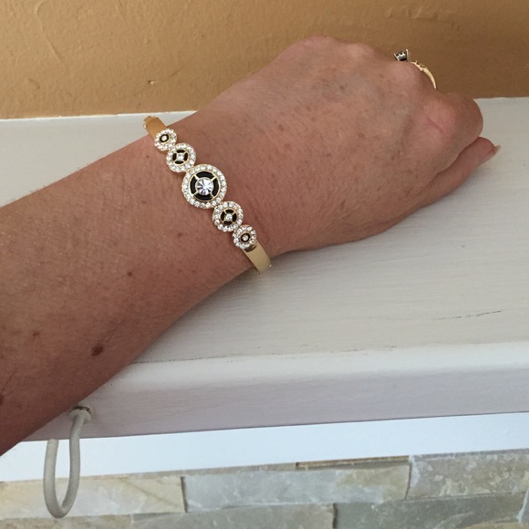 Beautiful Gold Plated Bracelet. - Picture 4 of 4