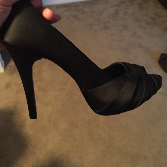 High Heel's - Picture 3 of 3