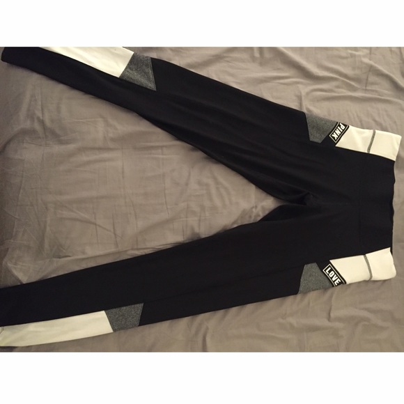 PINK Ultimate gym leggings.