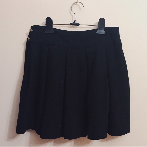 F21 Black pleated skater skirt