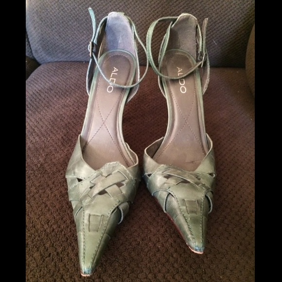 💚 Dark Emerald Green Pumps