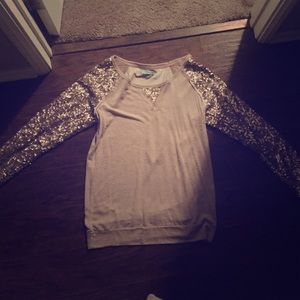 Sequined sleeve, long sleeve shirt