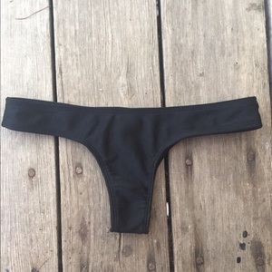 Maui Girl black bottoms