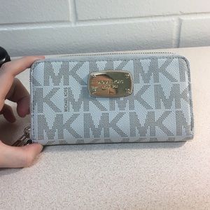 Michael Kors Jet Set Travel Continental Wallet