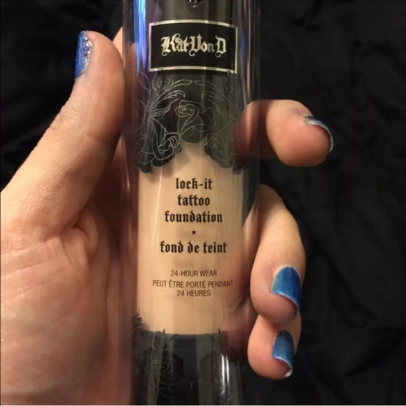 🚫SOLD🚫Lock it Foundation w FREE Beauty Blender💞 - Picture 2 of 4